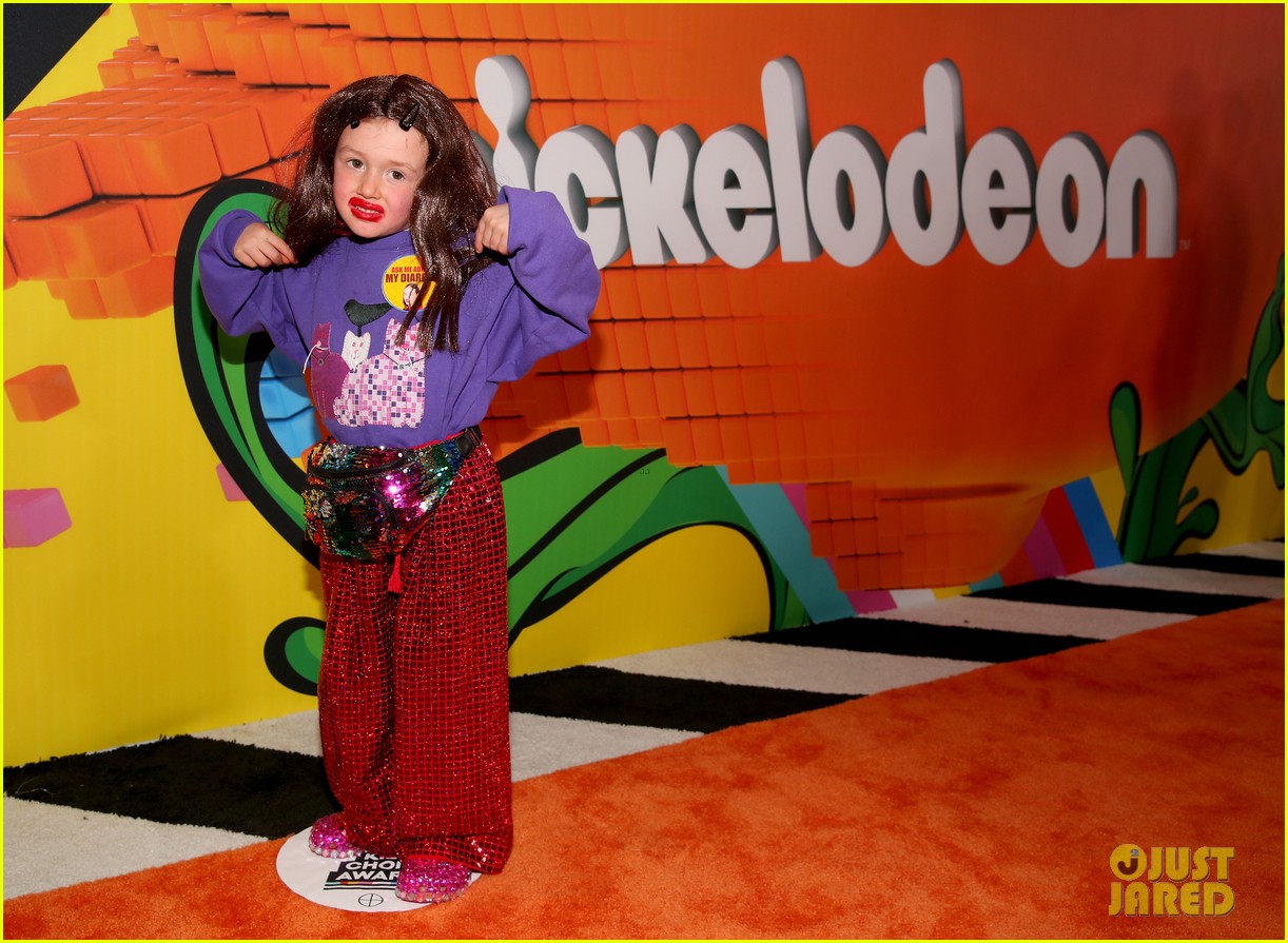 Colleen Ballinger's Nephew Dresses as Miranda Sings at KCAs 2018 ...