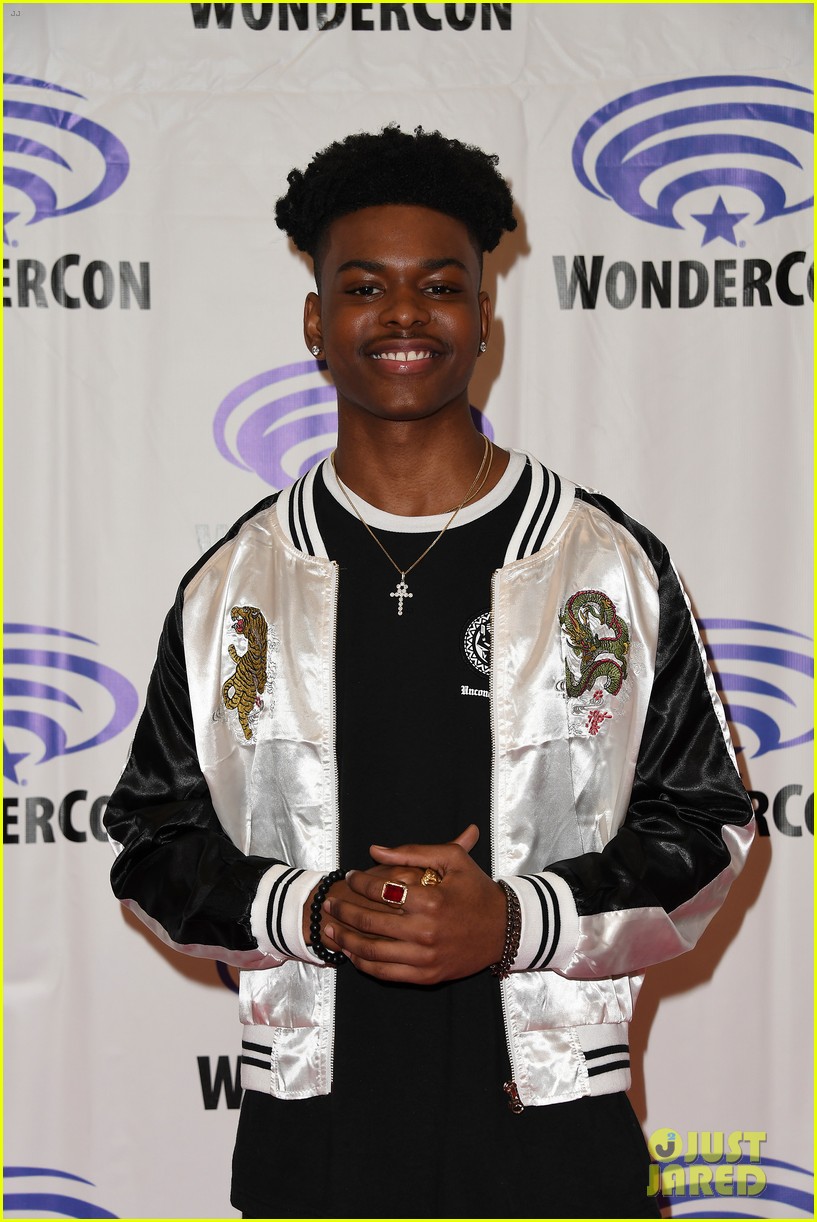 Full Sized Photo of olivia holt aubrey joseph 2018 wondercon 10