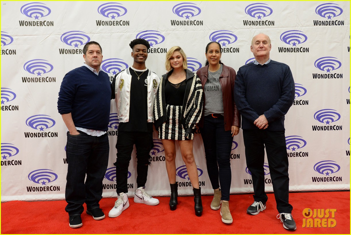 Full Sized Photo of olivia holt aubrey joseph 2018 wondercon 13