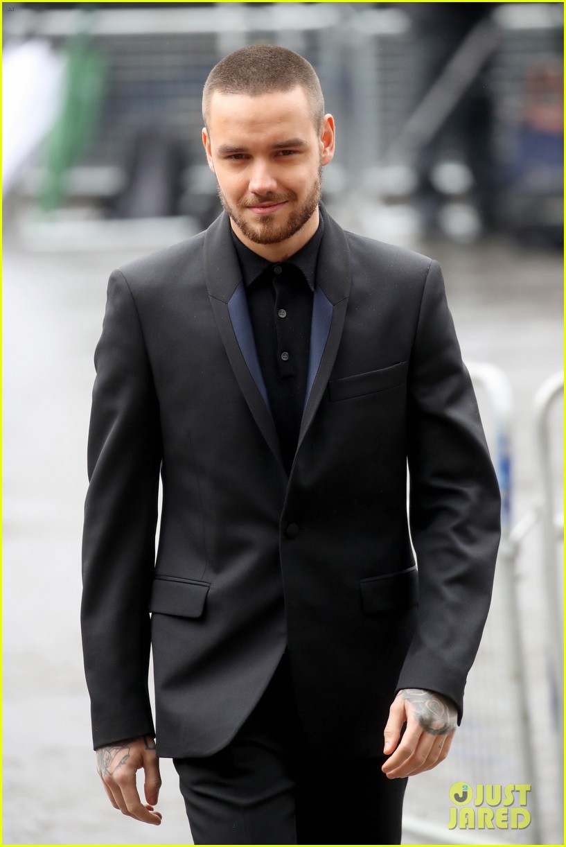 Liam Payne Covers a John Mayer Song for the Royal Family! Photo 1146549 Photo Gallery Just