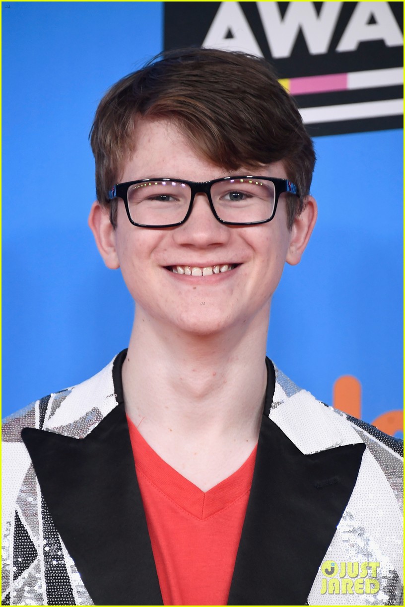 jade pettyjohn joins school of rock co stars at kids choice awards 2018 11