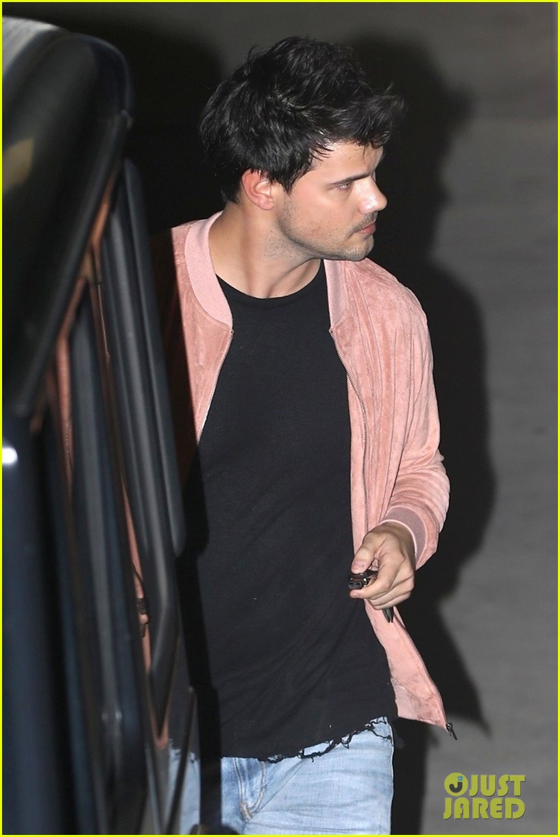 taylor lautner church beverly hills march 2018 03