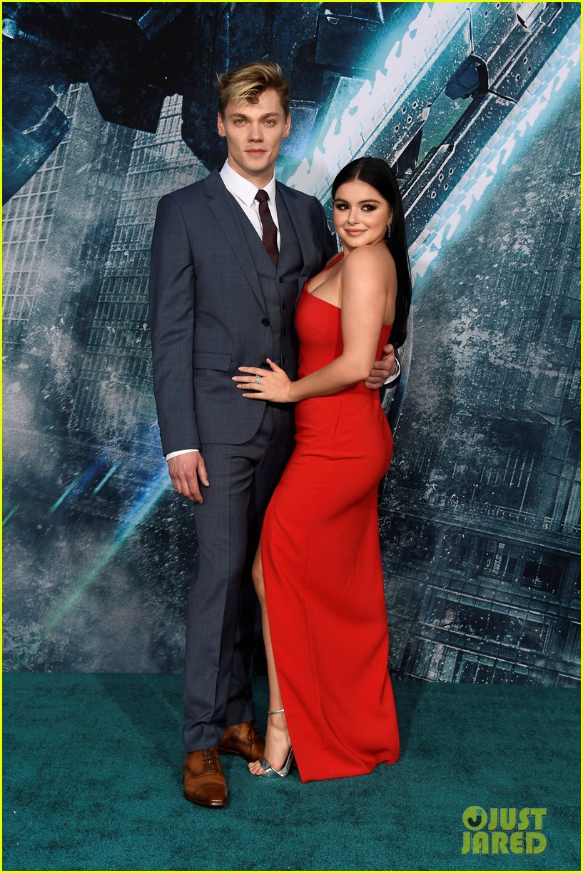 Full Sized Photo of ariel winter supports levi meaden at pacific rim