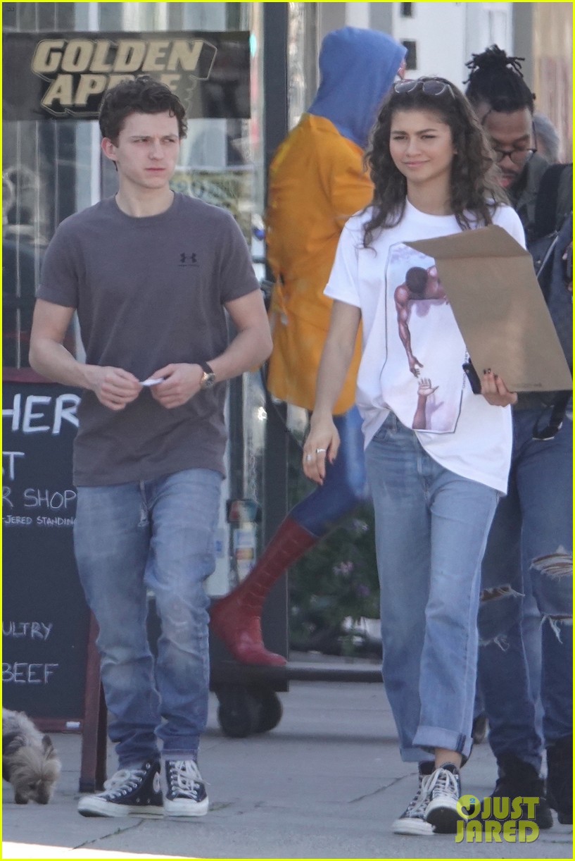 Full Sized Photo of tom holland zendaya spider man statue 32 | Zendaya