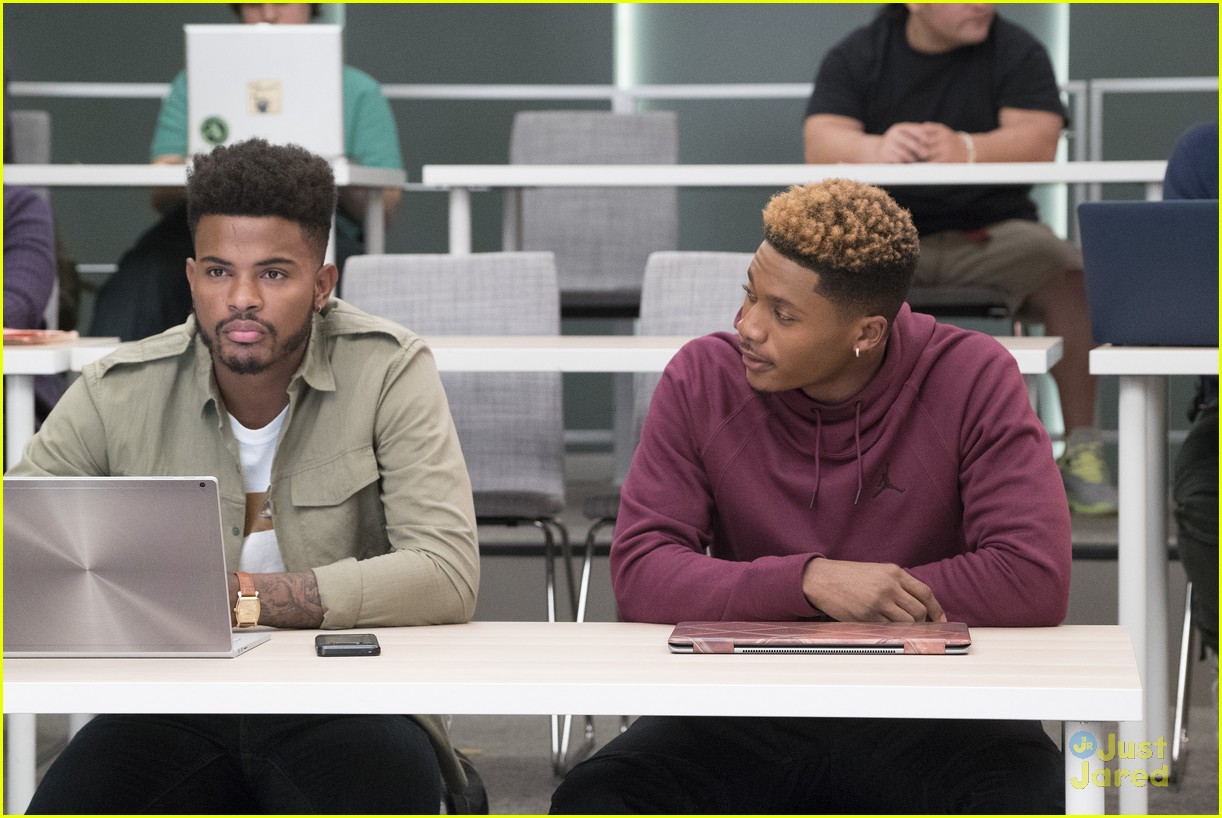 Full Sized Photo Of Grownish Season Finale Who Zoey Choose Zoey