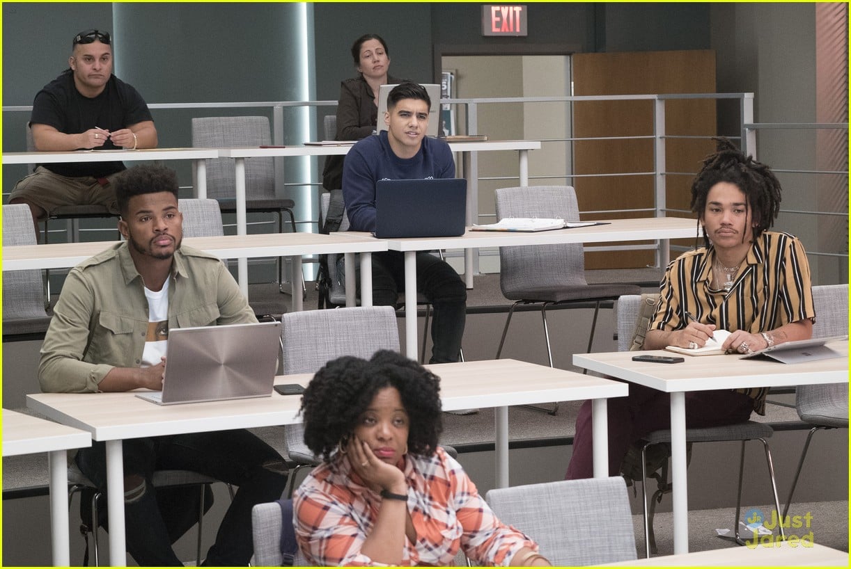 Zoey Has To Choose Between Aaron, Cash or Luka on 'grown-ish's Season