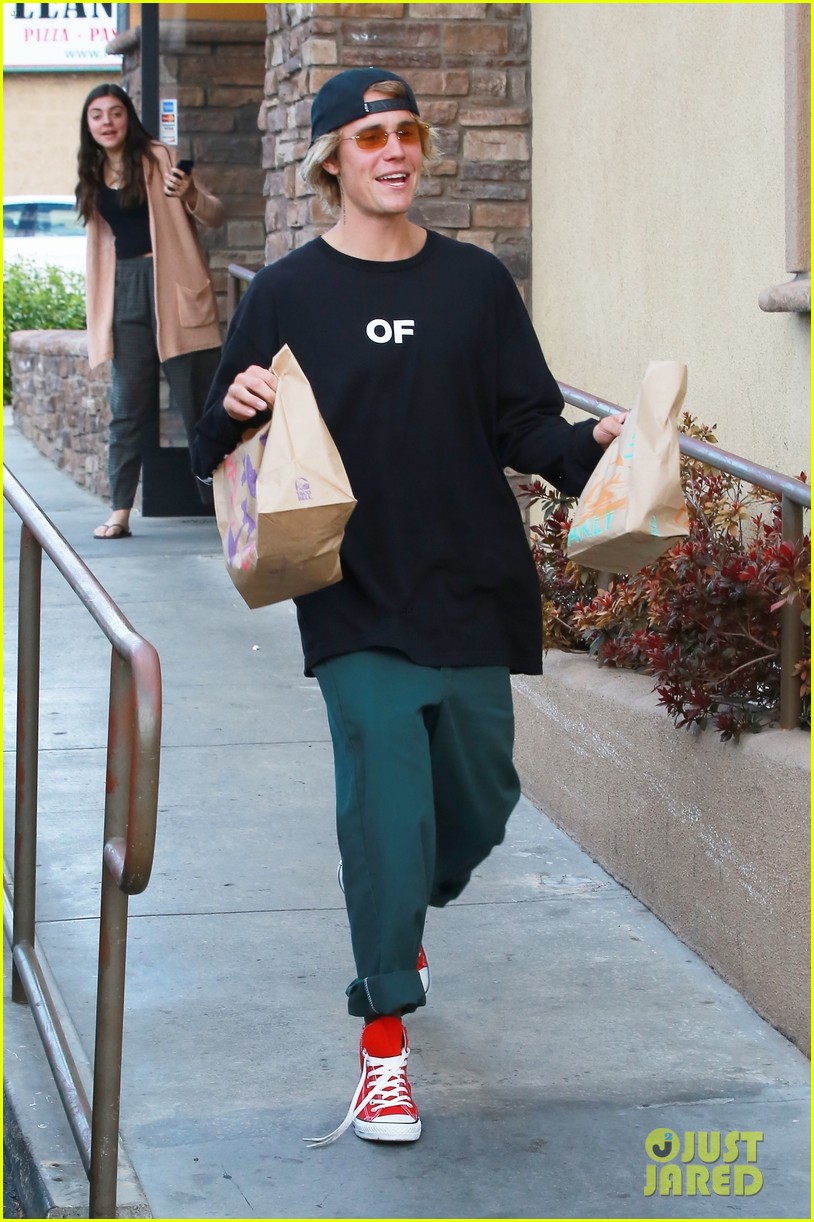 Justin Bieber Picks Up Lunch from Taco Bell! | Photo 1155132 - Photo ...