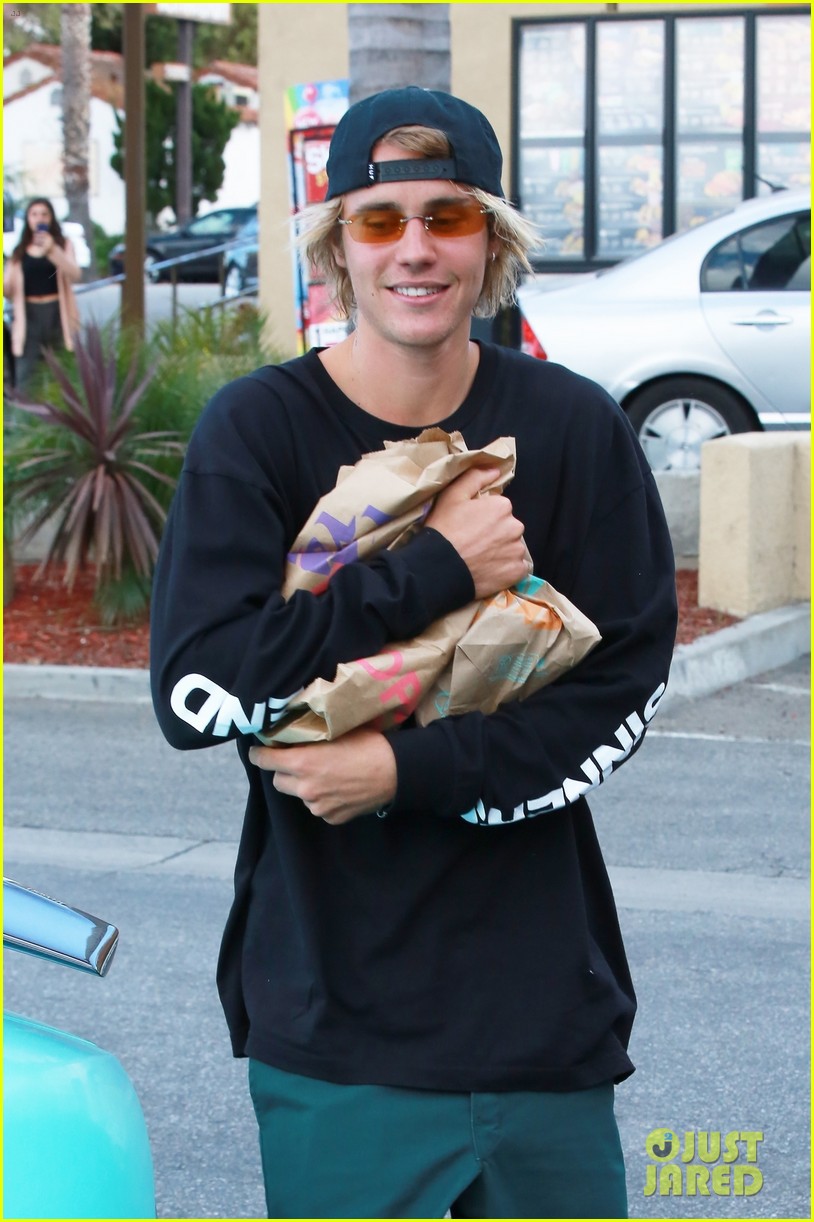 Justin Bieber Picks Up Lunch from Taco Bell! | Photo 1155136 - Photo ...