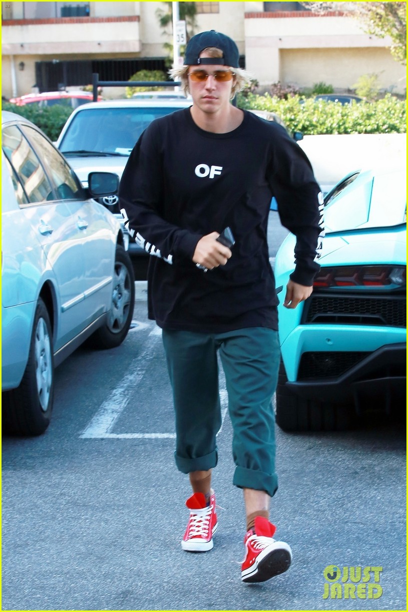 Justin Bieber Picks Up Lunch from Taco Bell! | Photo 1155138 - Photo ...