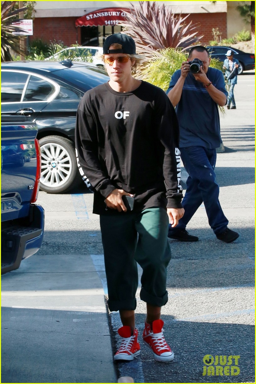 Justin Bieber Picks Up Lunch from Taco Bell! | Photo 1155139 - Photo ...