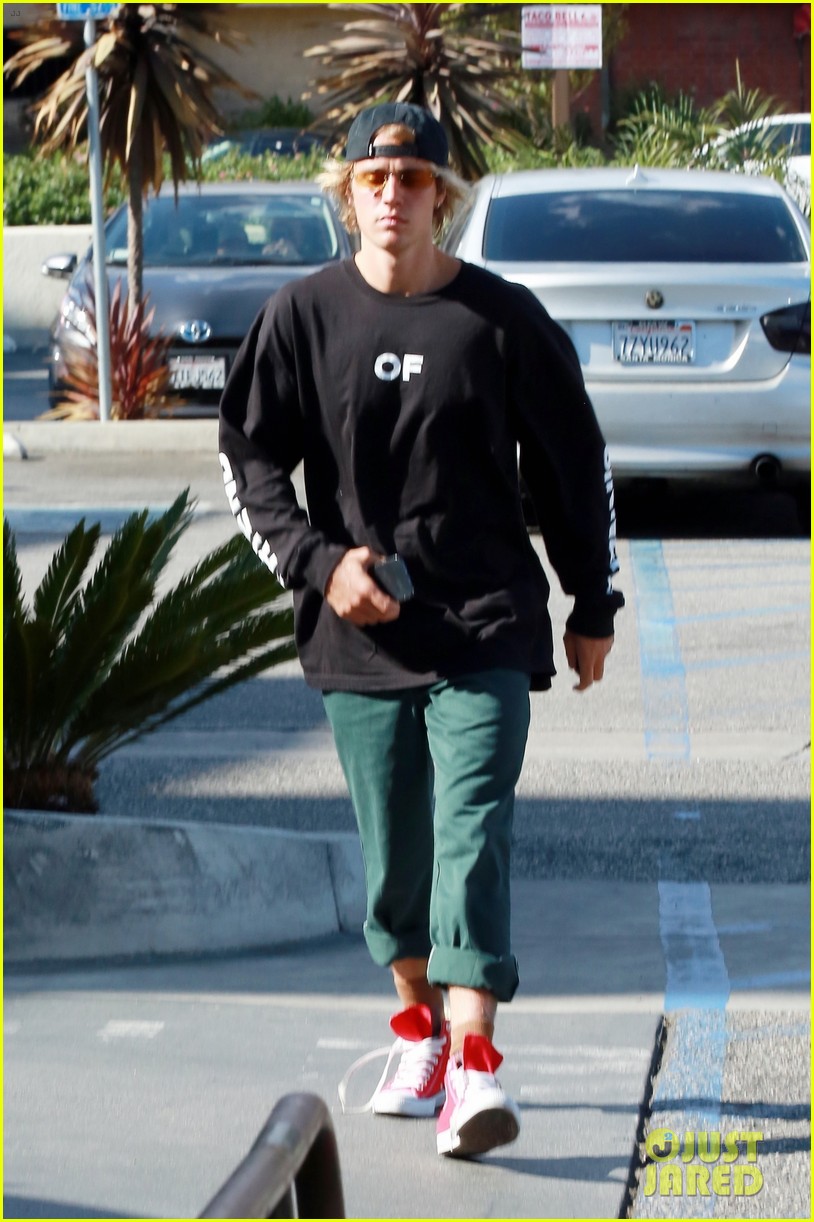 Justin Bieber Picks Up Lunch from Taco Bell! | Photo 1155145 - Photo ...