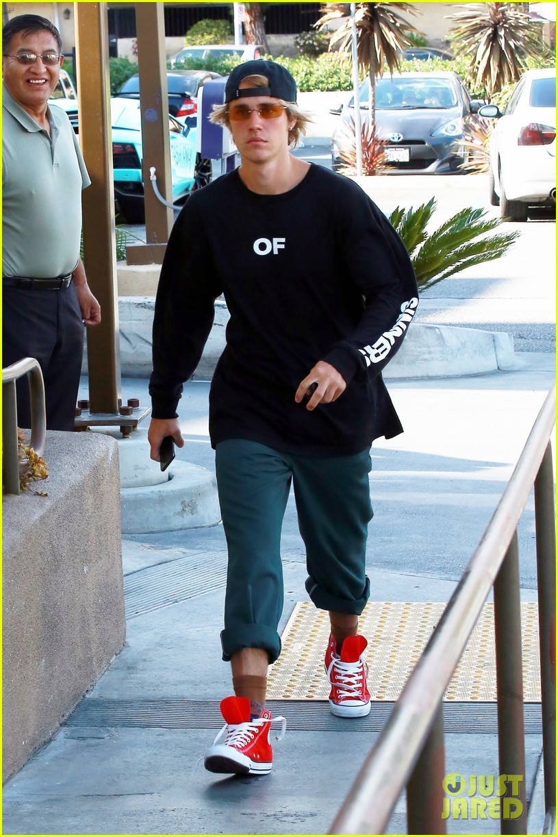 Justin Bieber Picks Up Lunch from Taco Bell! | Photo 1155146 - Photo ...