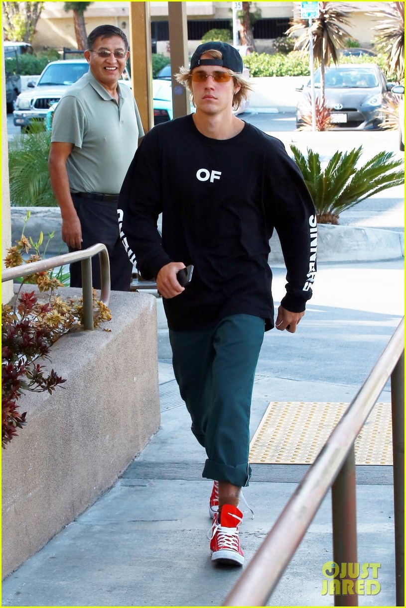 Justin Bieber Picks Up Lunch from Taco Bell! | Photo 1155148 - Photo ...