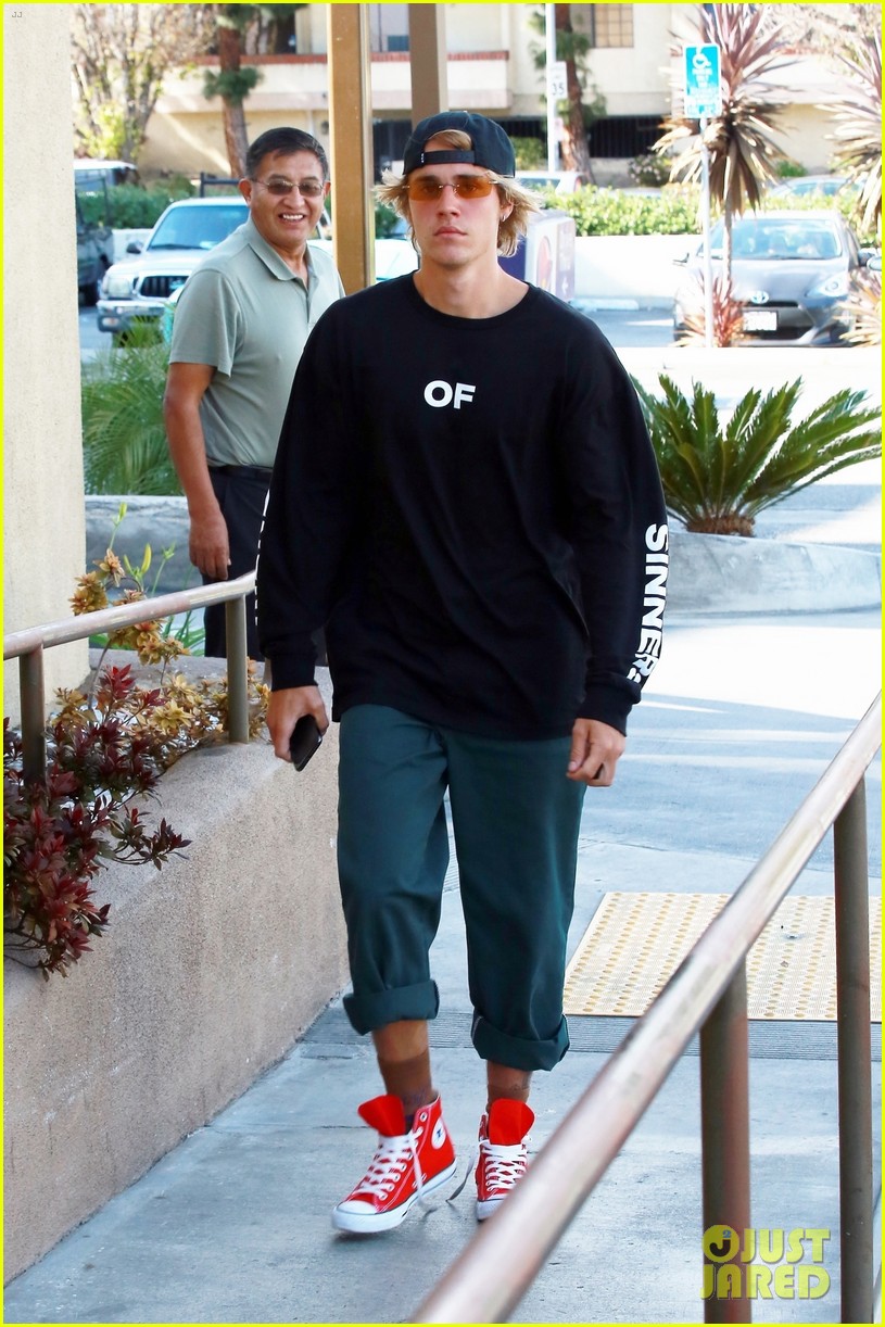 Justin Bieber Picks Up Lunch from Taco Bell! | Photo 1155149 - Photo ...