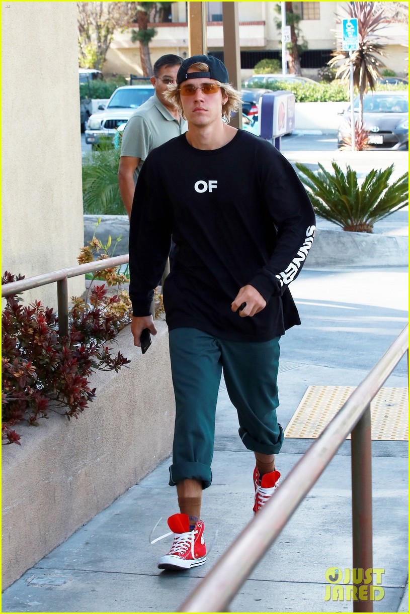 Justin Bieber Picks Up Lunch from Taco Bell! | Photo 1155150 - Photo ...