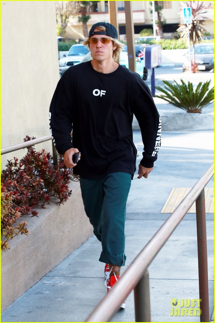 Justin Bieber Picks Up Lunch from Taco Bell! | Photo 1155151 - Photo ...