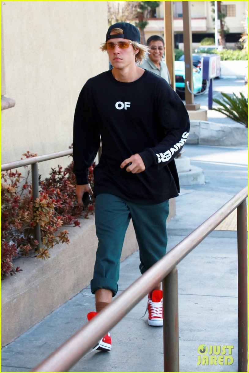 Justin Bieber Picks Up Lunch from Taco Bell! | Photo 1155152 - Photo ...