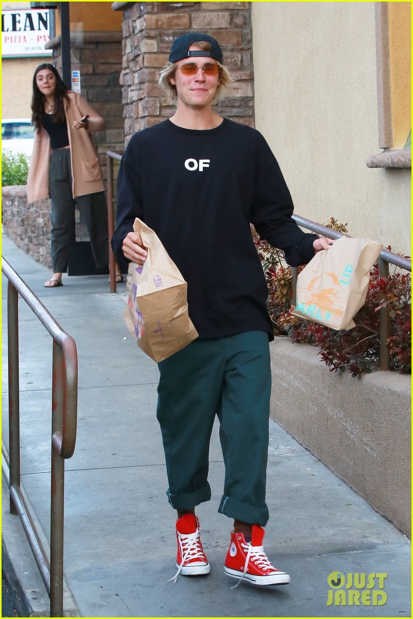 Full Sized Photo of justin bieber taco bell 34 | Justin Bieber Picks Up ...