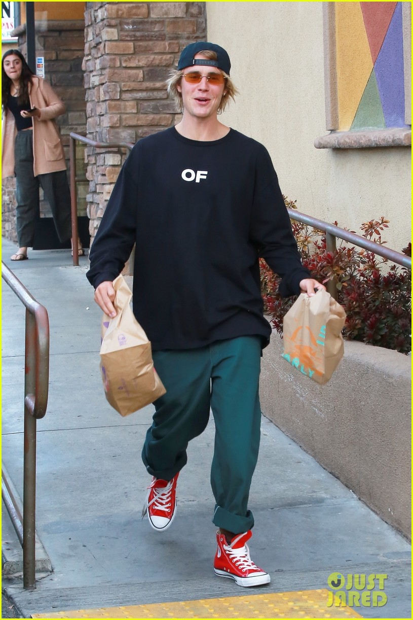 Justin Bieber Picks Up Lunch from Taco Bell! | Photo 1155165 - Photo ...