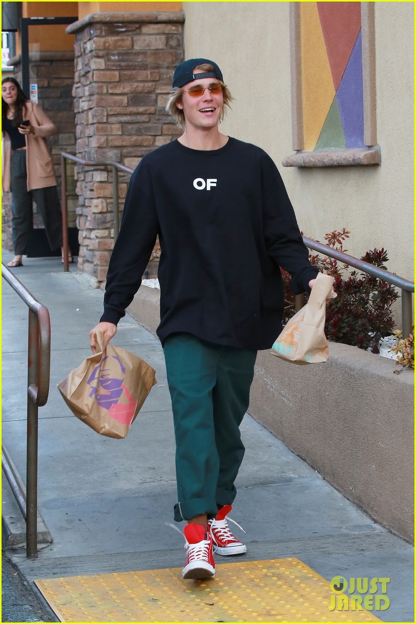 Justin Bieber Picks Up Lunch from Taco Bell! | Photo 1155166 - Photo ...