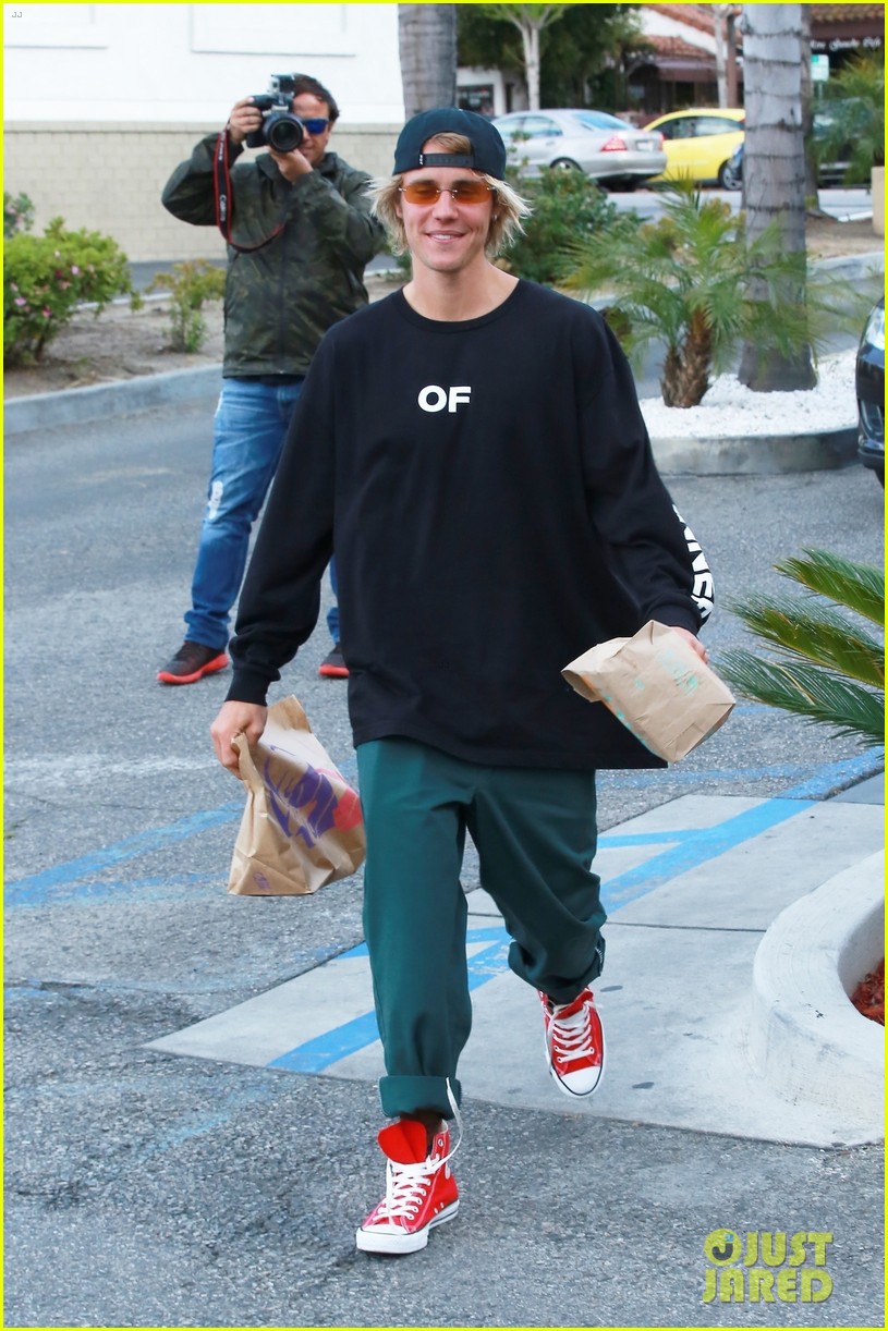 Justin Bieber Picks Up Lunch from Taco Bell! | Photo 1155169 - Photo ...