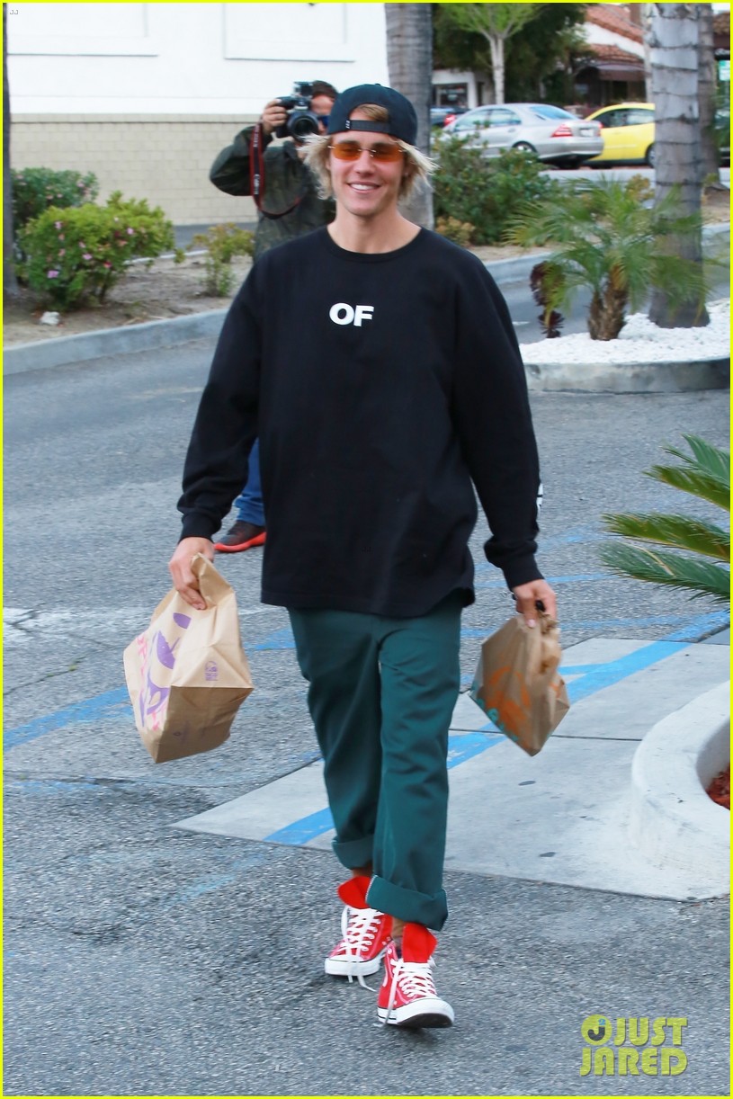 Justin Bieber Picks Up Lunch from Taco Bell! | Photo 1155170 - Photo ...