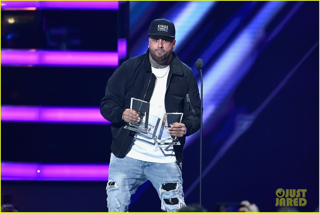 Becky G Performs 'Dura' Remix With Daddy Yankee At Billboard Latin ...