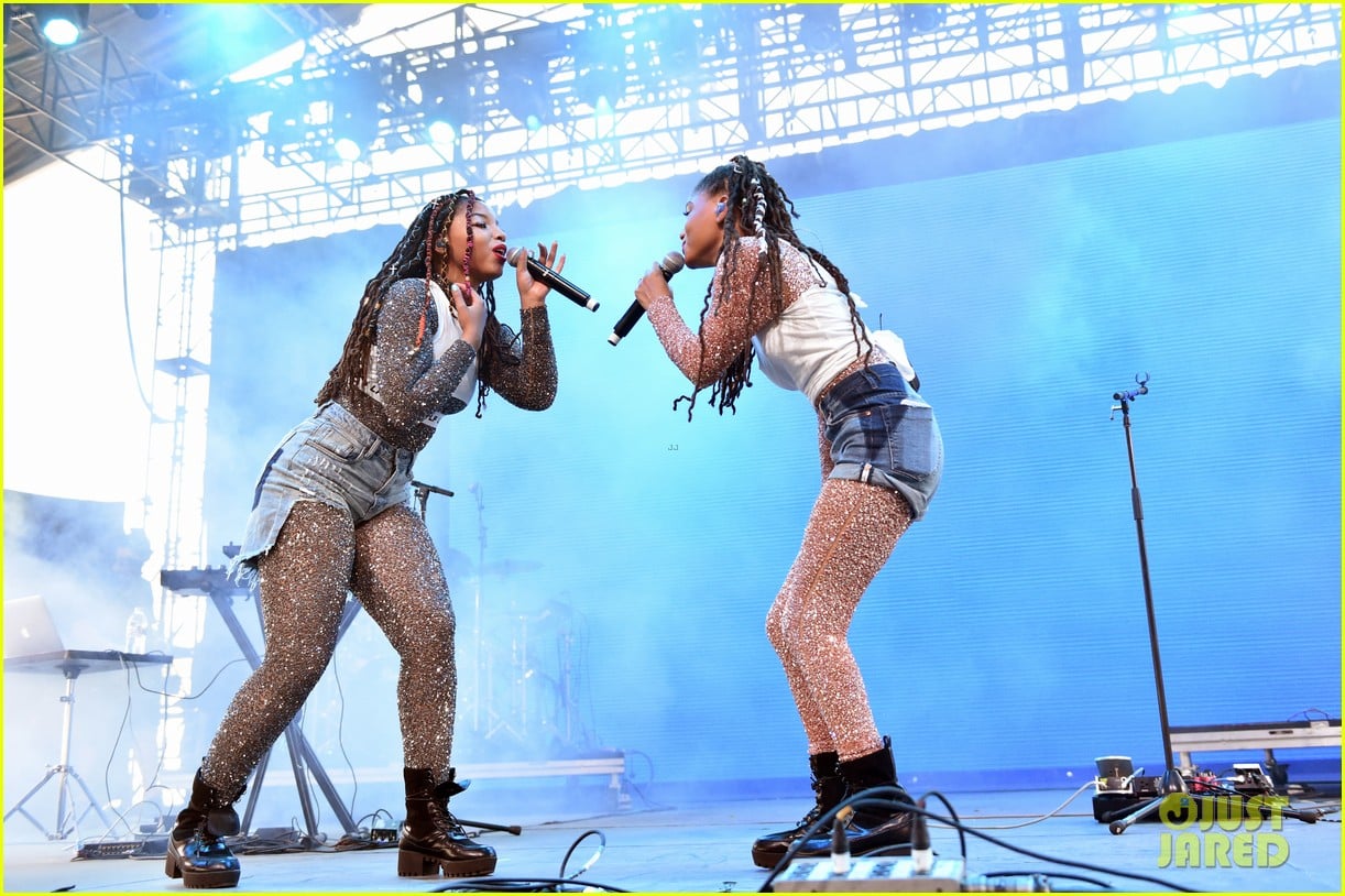 Chloe X Halle Own The Stage At Coachella 2018 Photo 1153996 Photo Gallery Just Jared Jr