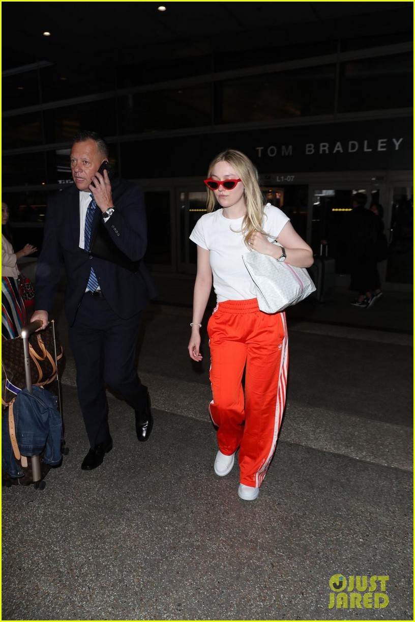 Dakota Fanning is Back in Los Angeles, Gets In Some Mother/Daughter ...