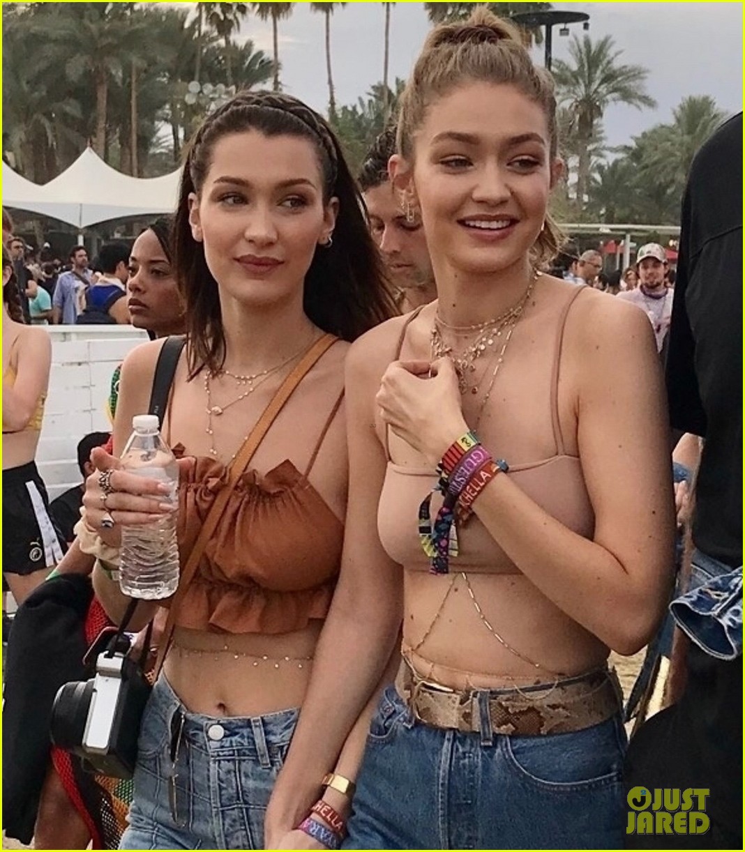 gigi hadid bella hadid coachella 04