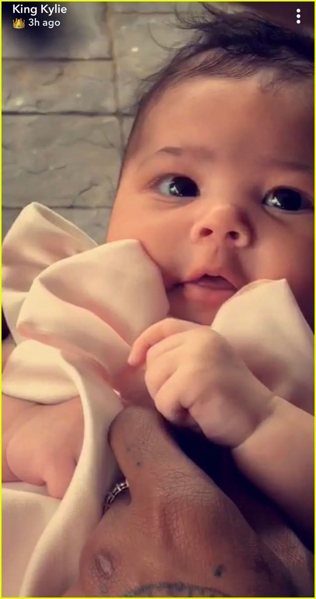 Kylie Jenner Shares Easter Sunday Videos of Stormi & Travis Scott(00)