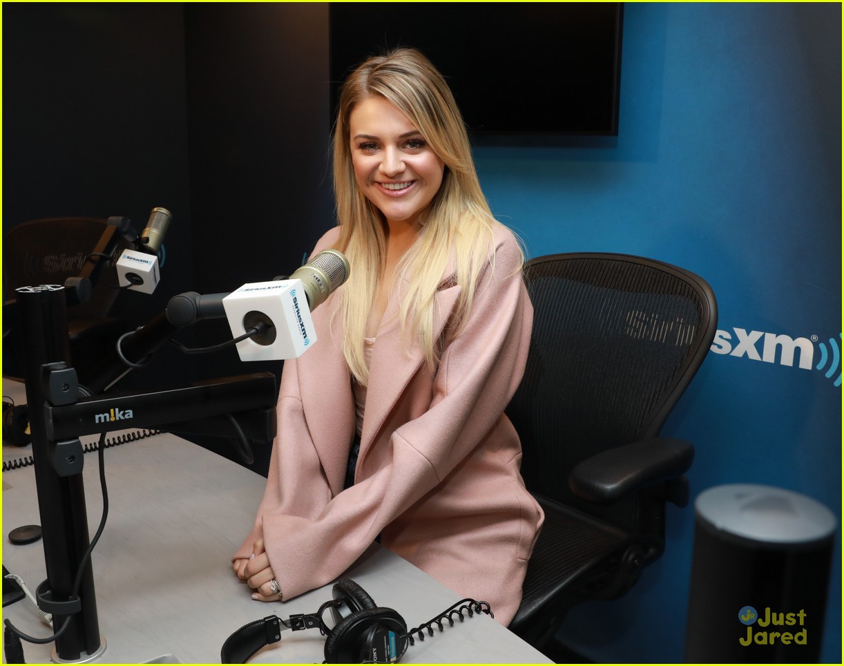 Kelsea Ballerini Tries To Define What Makes A Love Song Great | Photo