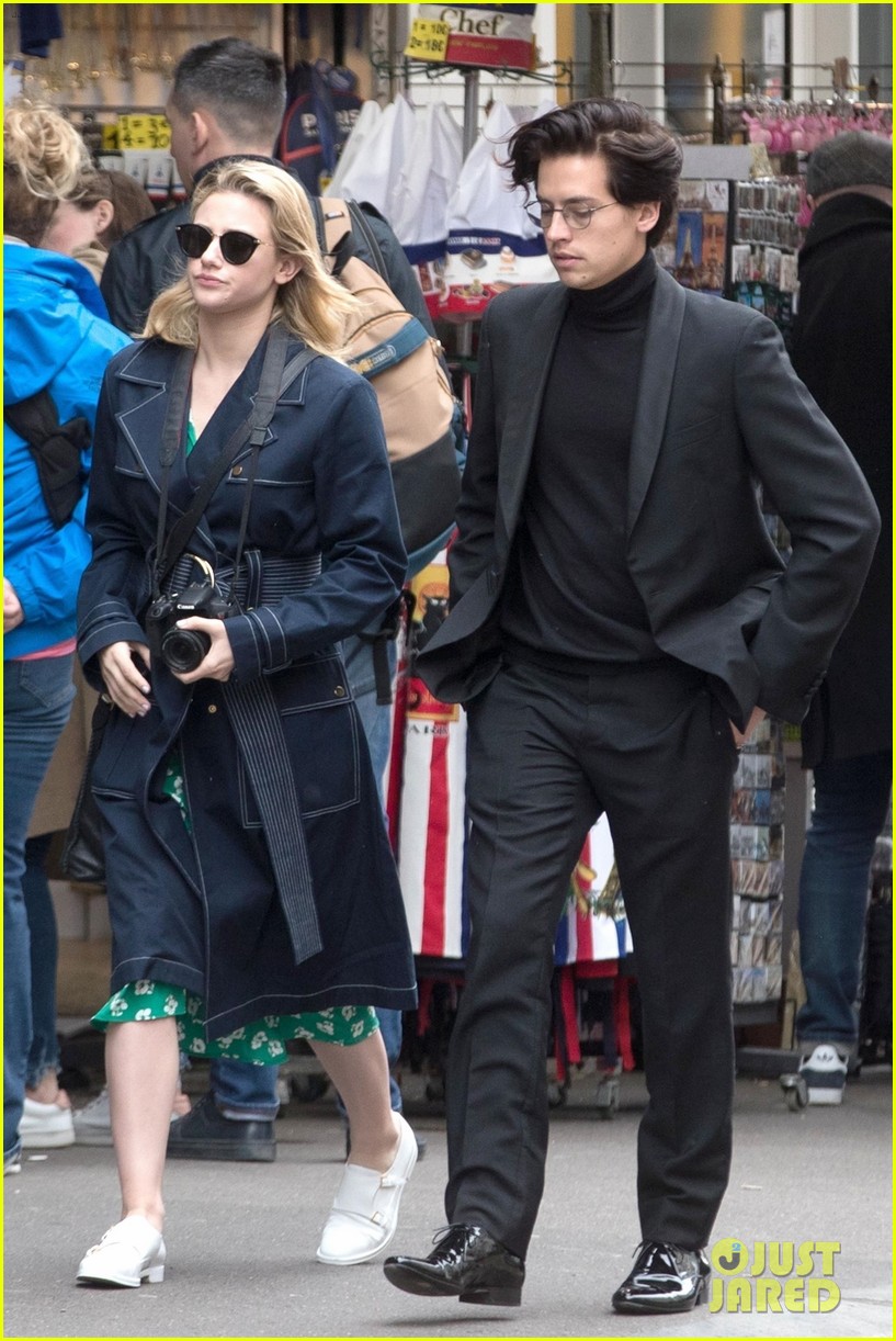 Cole Sprouse And Lili Reinhart Seal It With A Kiss In Paris Photo 1151875 Photo Gallery 