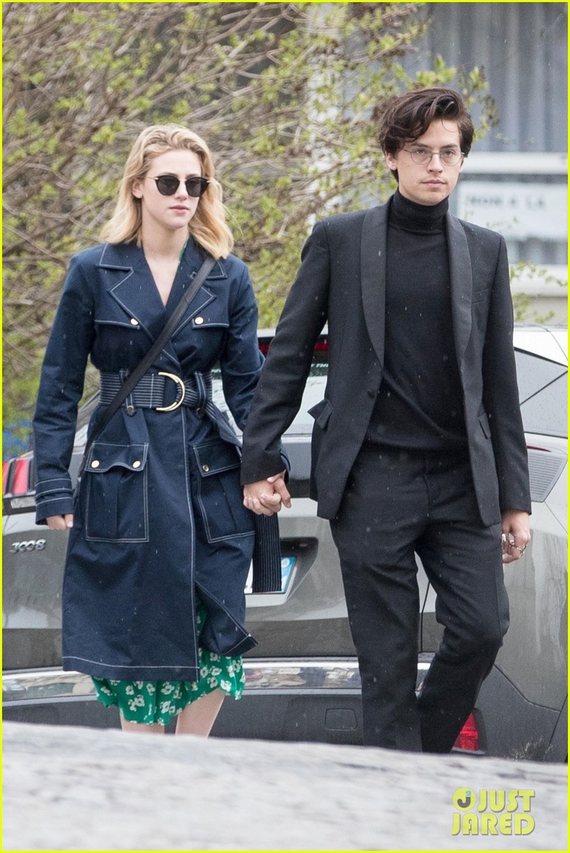 Cole Sprouse And Lili Reinhart Seal It With A Kiss In Paris Photo 1151888 Photo Gallery 