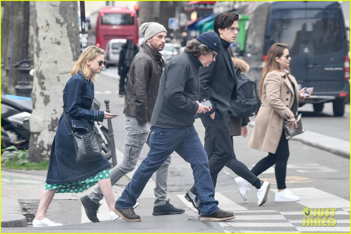 Cole Sprouse And Lili Reinhart Seal It With A Kiss In Paris Photo 1151921 Photo Gallery 