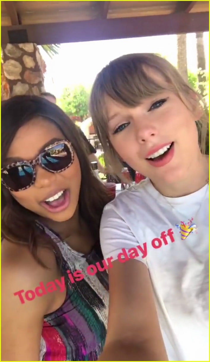 Full Sized Photo of taylor swift hosts a pool party 03 | Taylor Swift