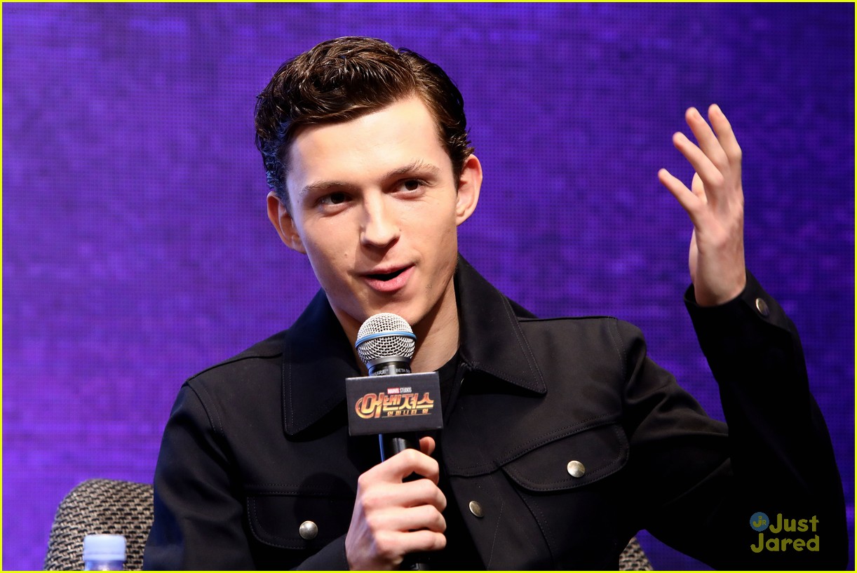 Full Sized Photo of tom holland avengers infinity war premiere seoul 07