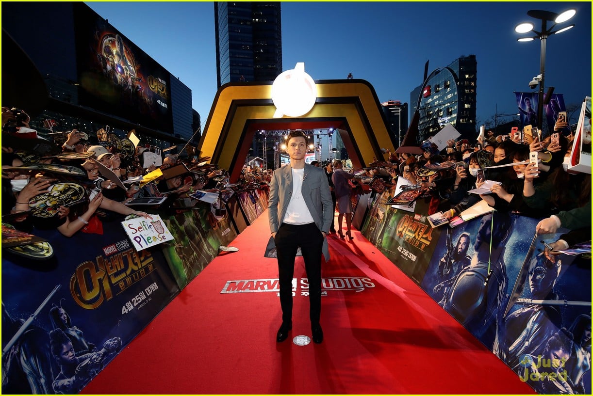 Full Sized Photo of tom holland avengers infinity war premiere seoul 12