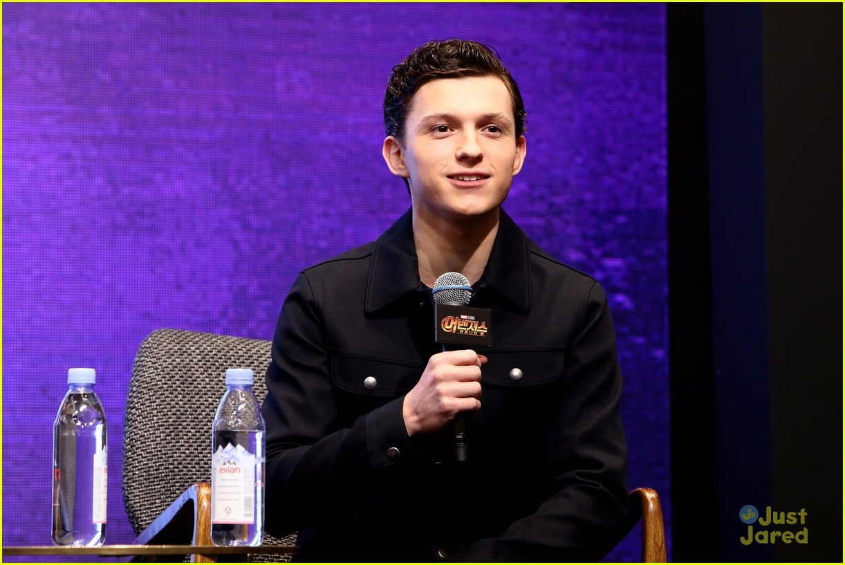 Full Sized Photo of tom holland avengers infinity war premiere seoul 15