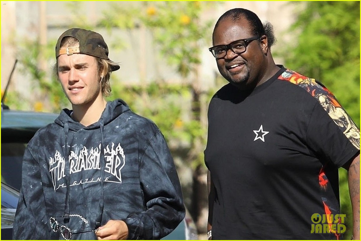 justin bieber heads into studio with poo bear 07