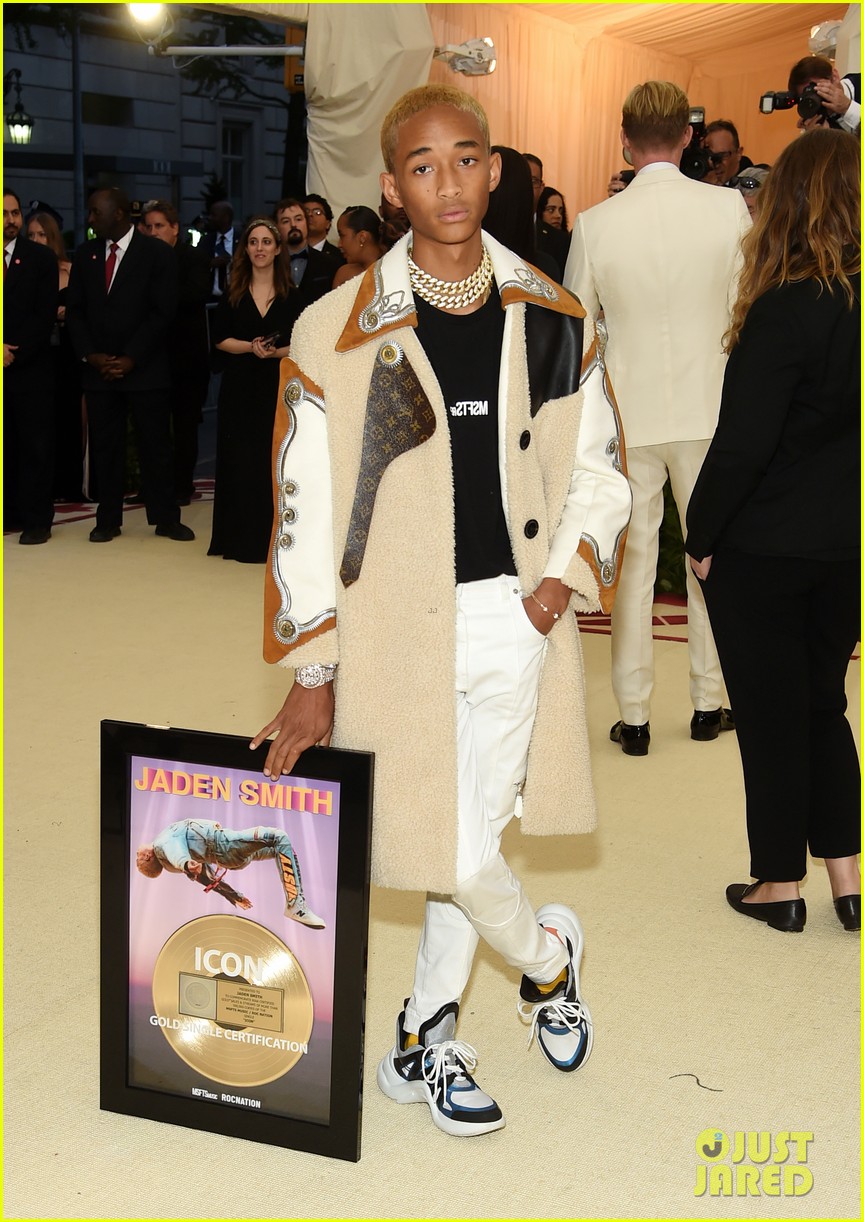 Jaden Smith Has an Unlikely Accessory at Met Gala 2018! Photo 1158221