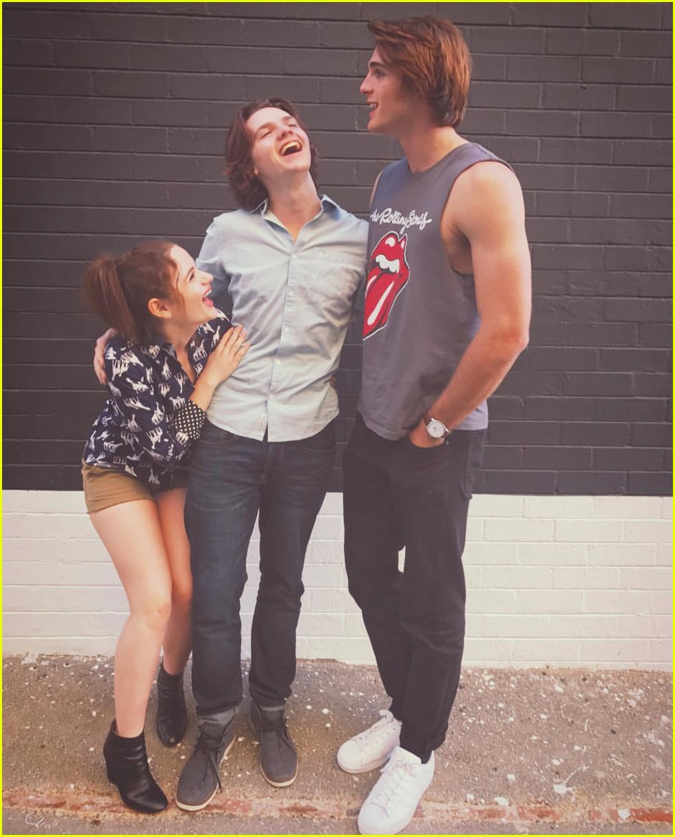 See Joey King Jacob Elordi S Best Couple Photos From Real Life Photo Jacob Elordi Joey King Pictures Just Jared Jr