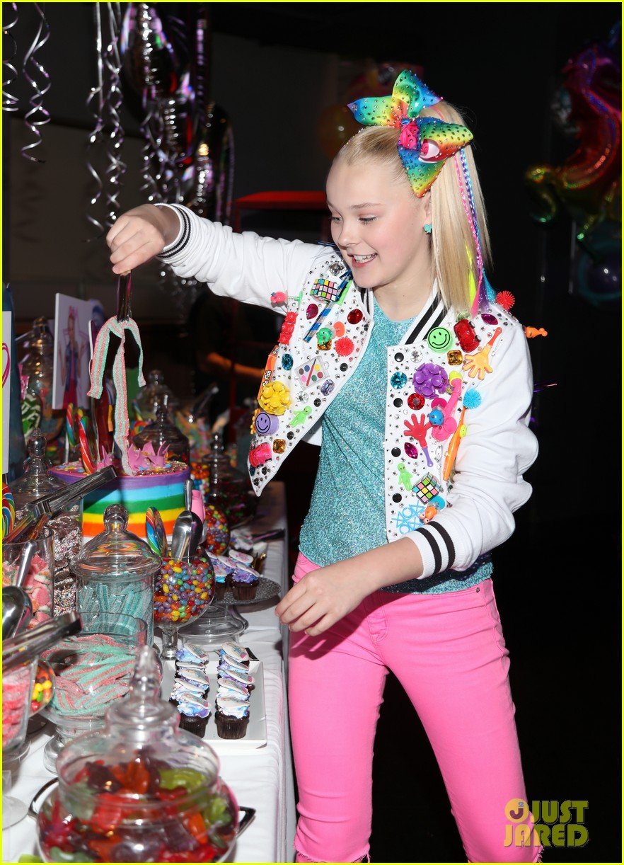 Full Sized Photo Of Jojo Siwa Celebrates Birthday Dave And Busters 20 