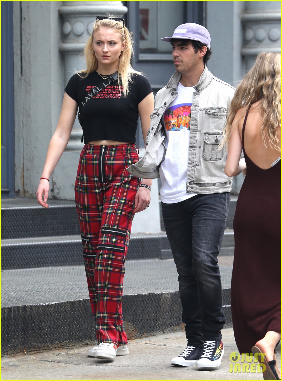 joe jonas and sophie turner step out in style in nyc 02