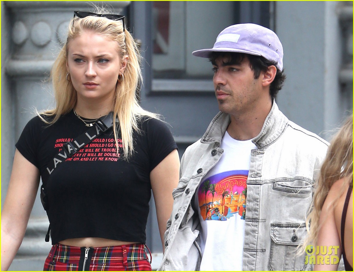 joe jonas and sophie turner step out in style in nyc 05