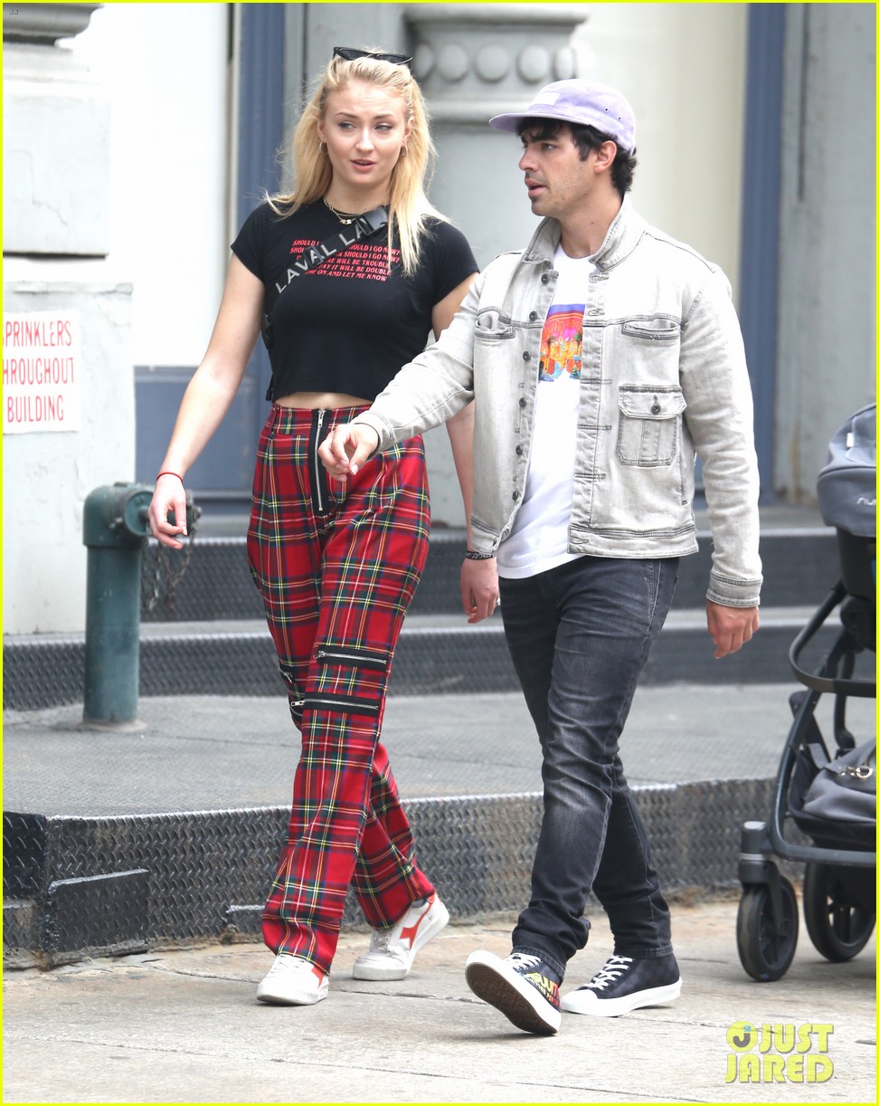 joe jonas and sophie turner step out in style in nyc 06