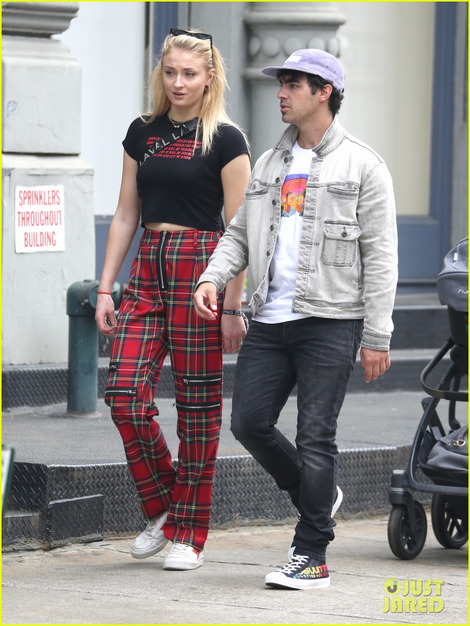 joe jonas and sophie turner step out in style in nyc 07