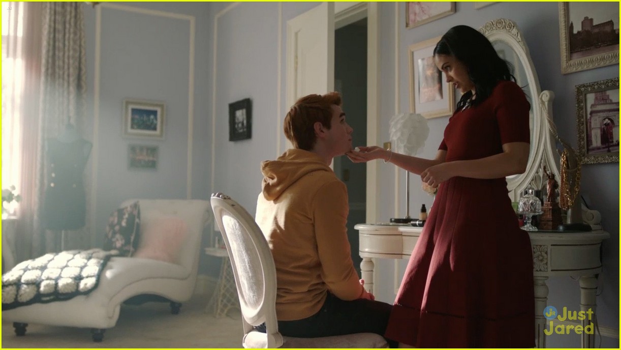 Full Sized Photo of riverdale bulldog serpent tension stills 02