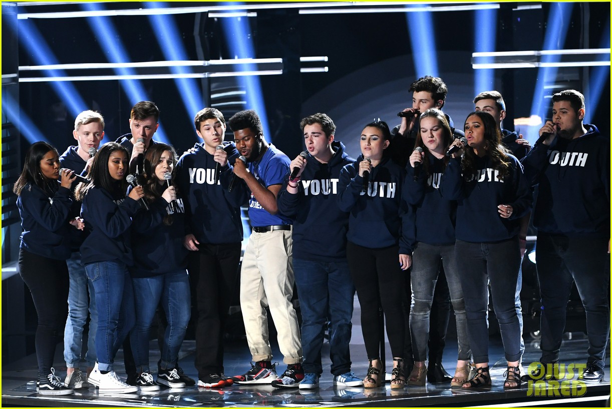 Shawn Mendes Performs with Show Choir from MSD High School at BBMAs