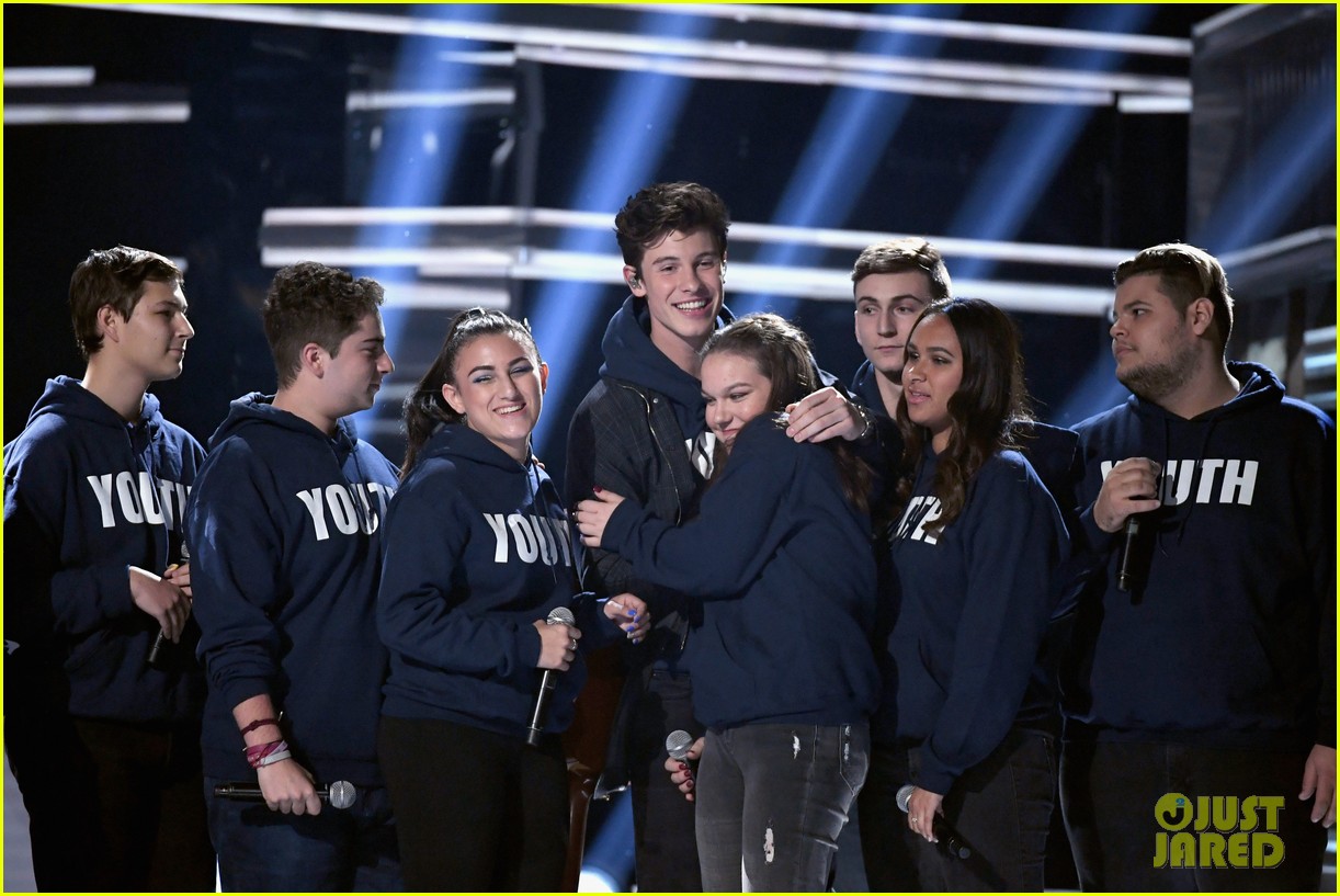 Shawn Mendes Performs with Show Choir from MSD High School at BBMAs